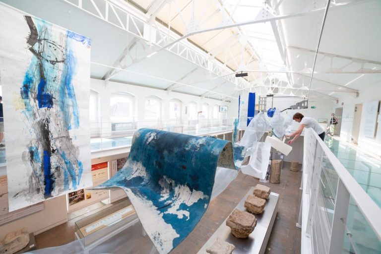 LOURDES-FISA-AQUA-SOBRE-AGUA2-768×512